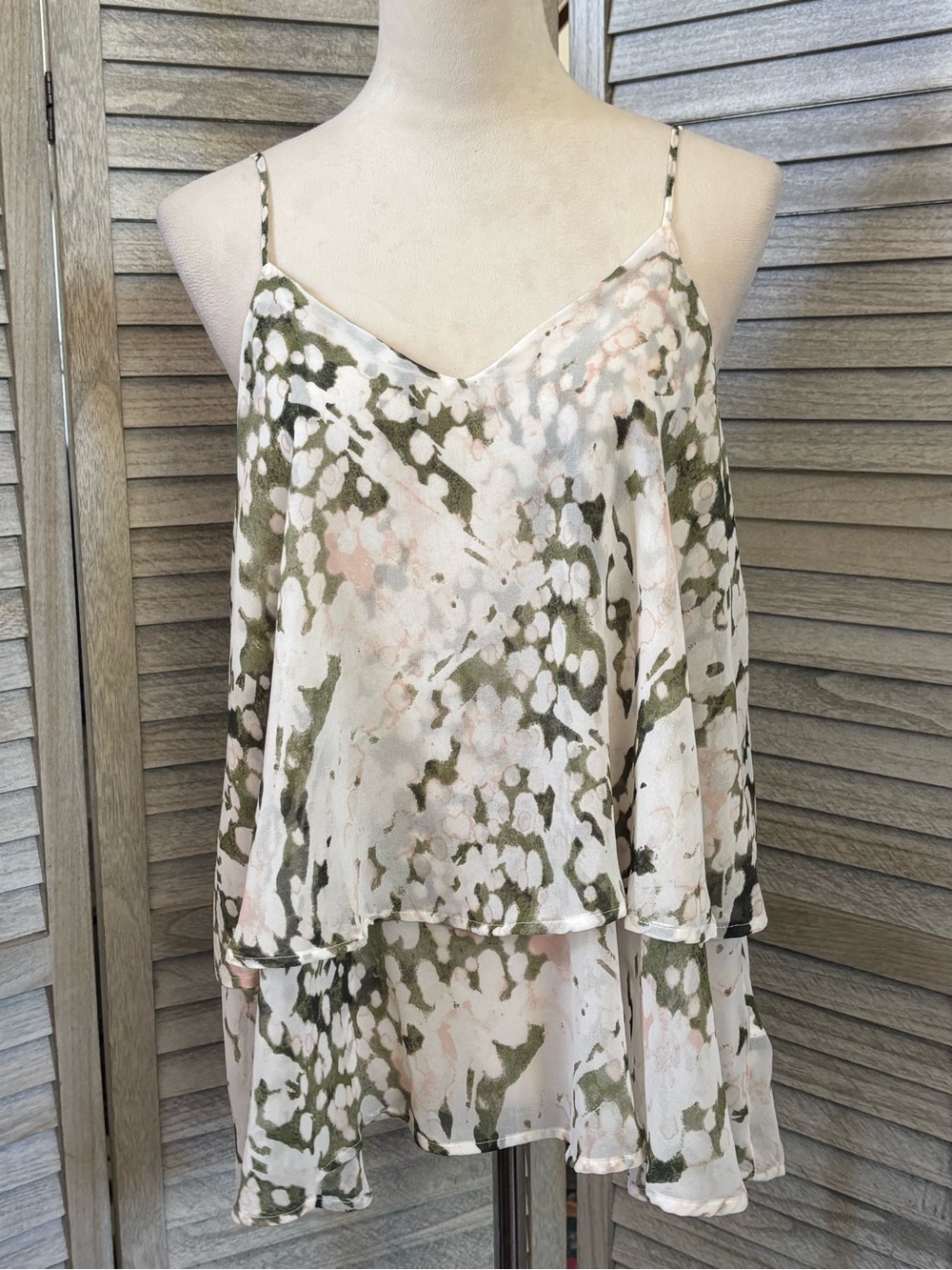 NWT Dreamy & Flowy Tiered Ruffle Watercolor Camisole Ivory, Olive & Blush SZXXL